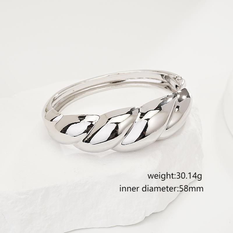 Interlocking Ring Open Bangle - European & American Light Luxury Design for Women
