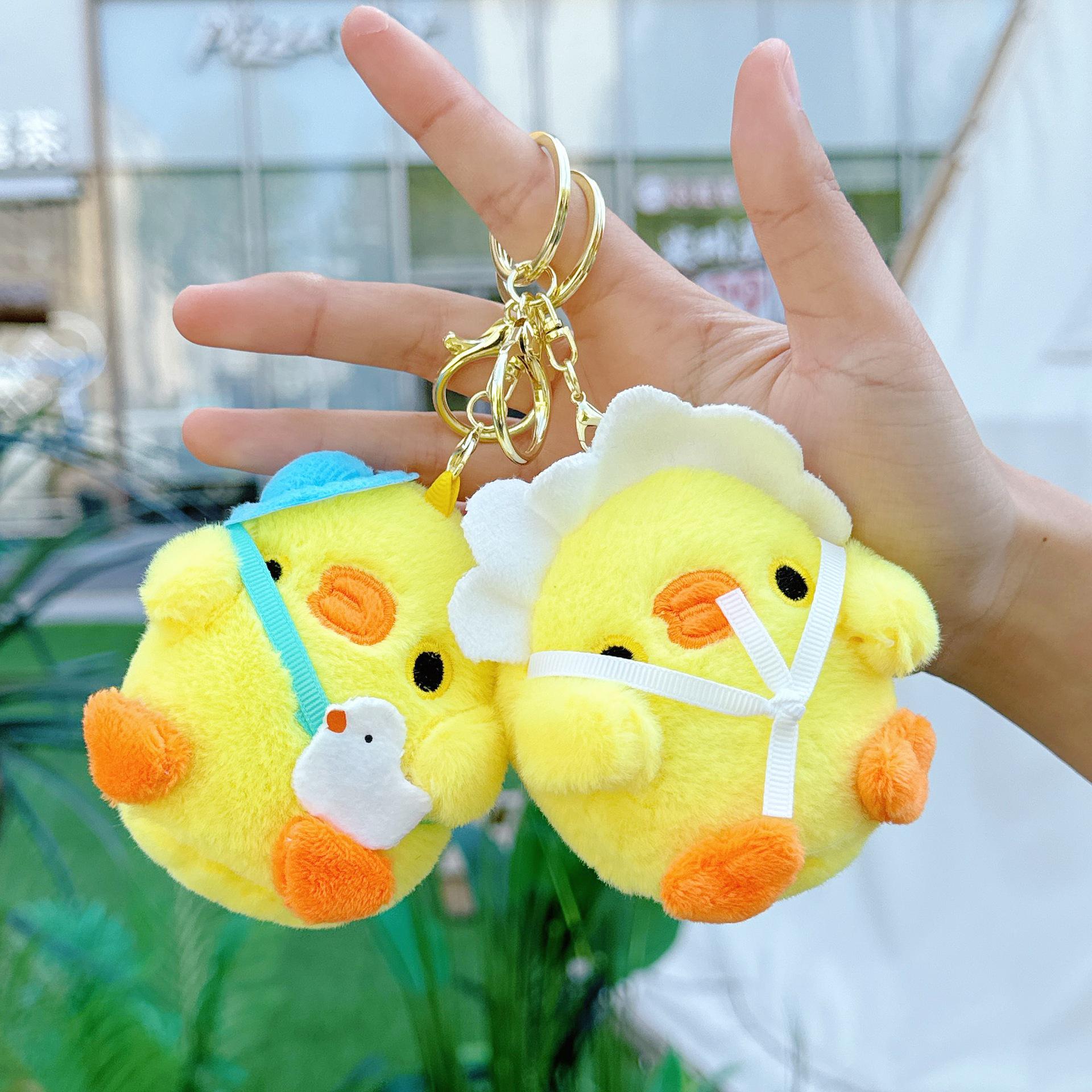 

Cute Chicken Plush Toy Keychain - Soft Backpack Accessory & Gift 8cm Tall