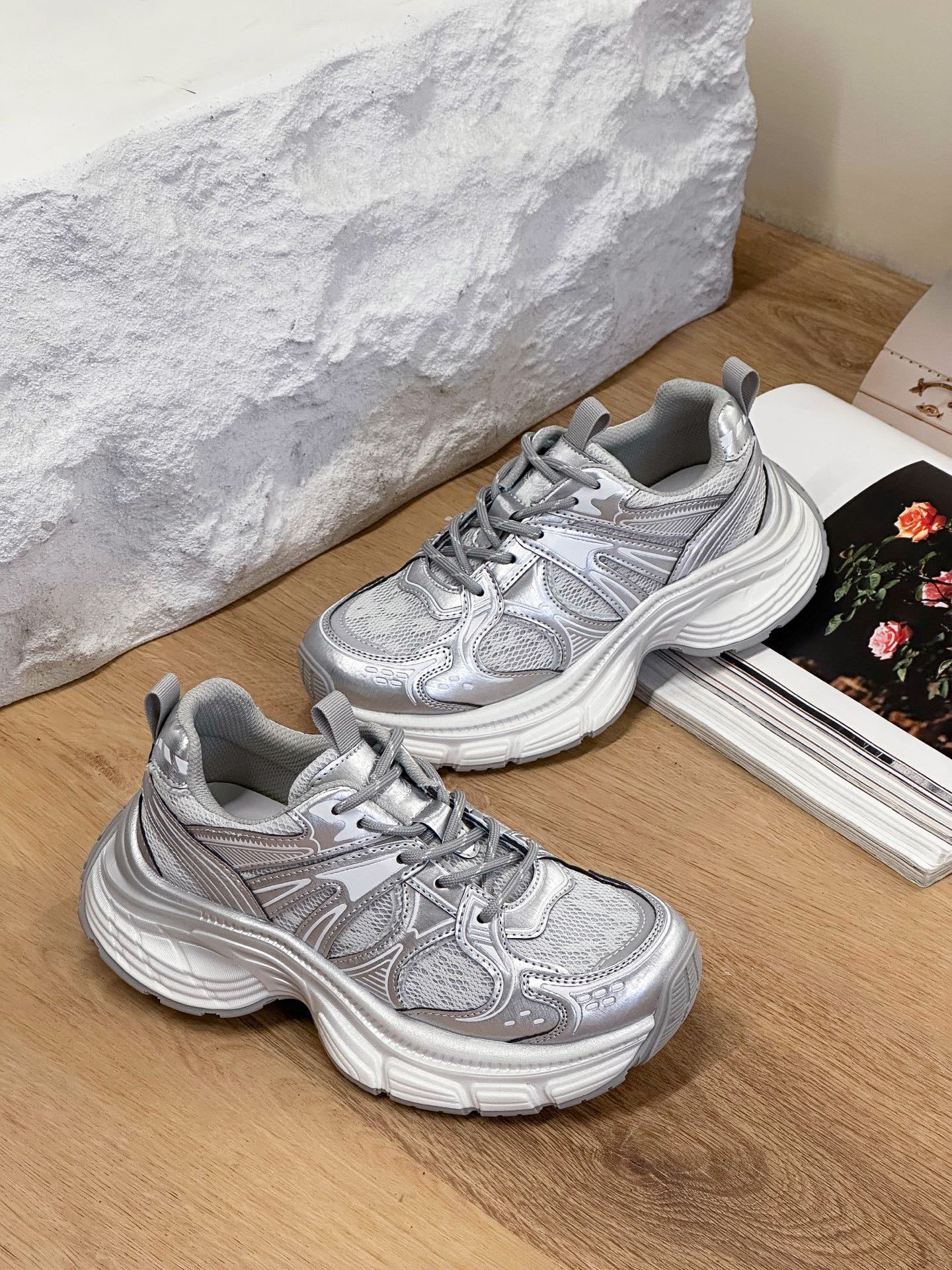 

2025 ранняя весна новая повседневная платформа женская обувь дышащая двойная сетка круглый носок женская универсальная женская одинарная обувь папины кроссовки женский тренд 40 серебряный