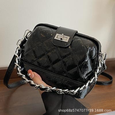 Bag Women's 2025 New Fashion Simple Casual Versatile Rhombus Hand Carry Chain One Shoulder Crossbody Clip Shell Bag