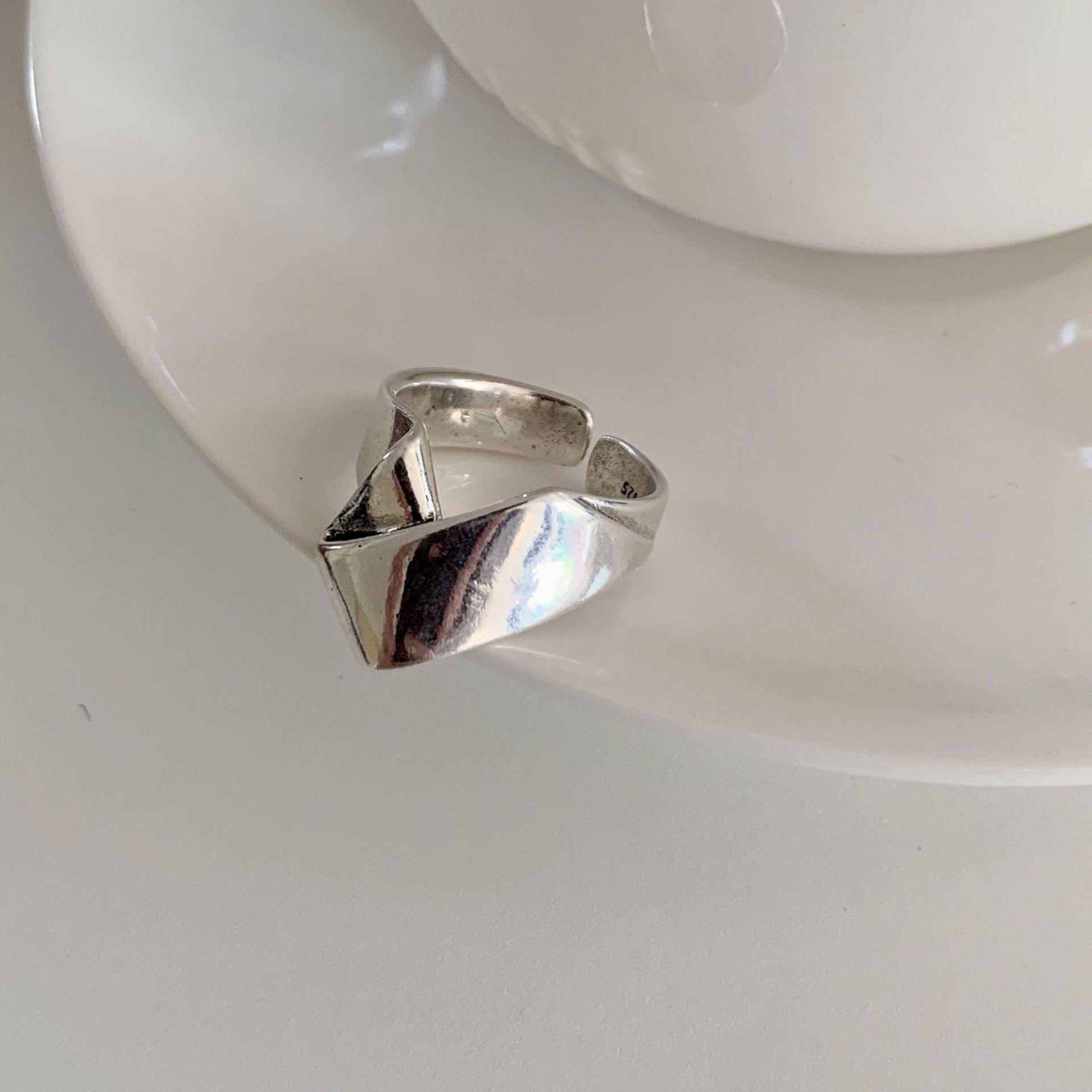 Trendy Retro Pleated Adjustable Ring for Women - Creative Irregular Cold Style Index Finger Ring Open Adjustable jz8529