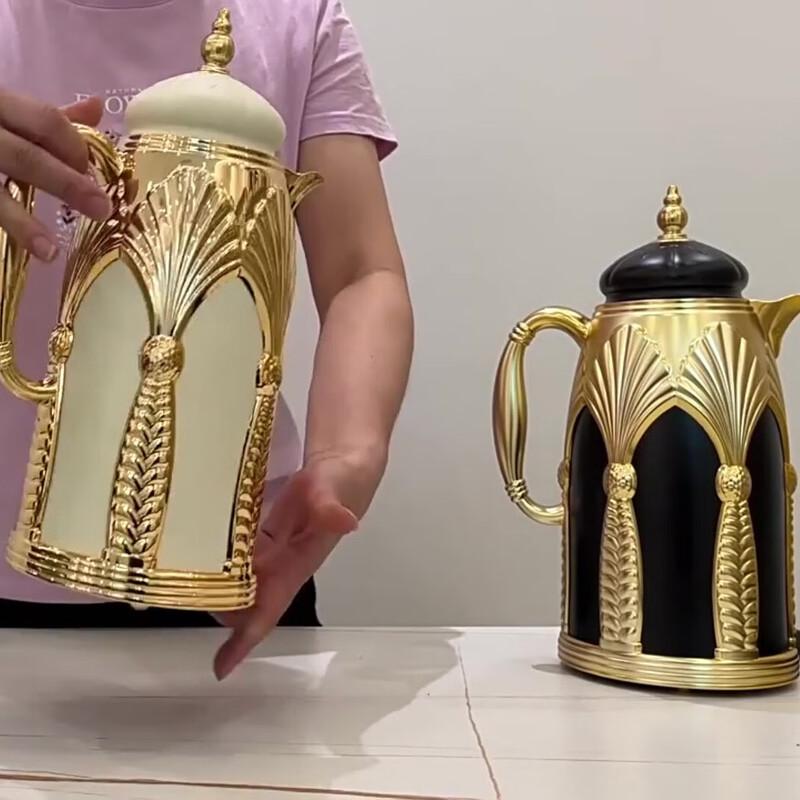 Полная термокружка с ручным прессом