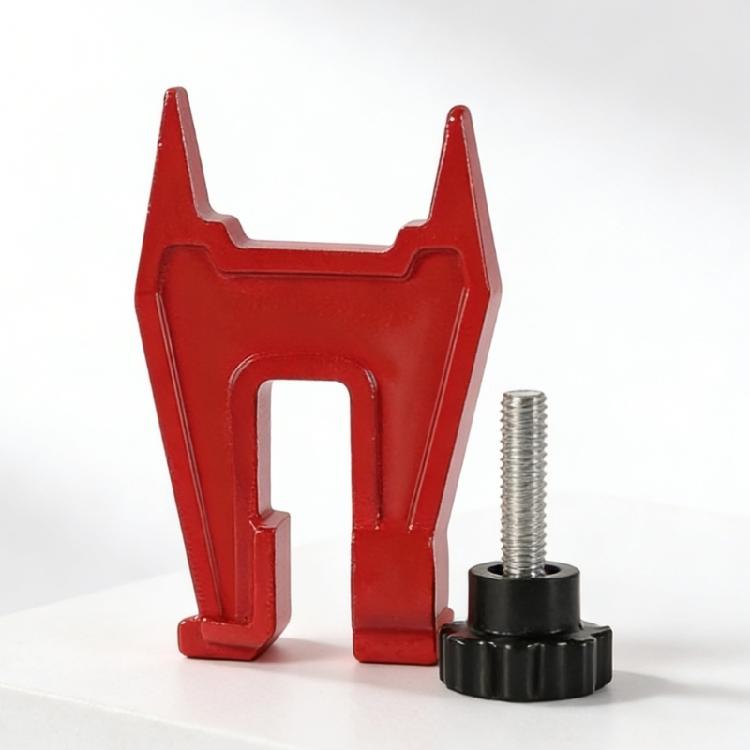 Chainsaw Stump Vise Chainsaw Retainer Providing Superior Grip And Protection Against Accidental Slippage