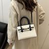 Womens Large Capacity Shoulder Bag With Detail And Inner Phone Pocket For Street Style