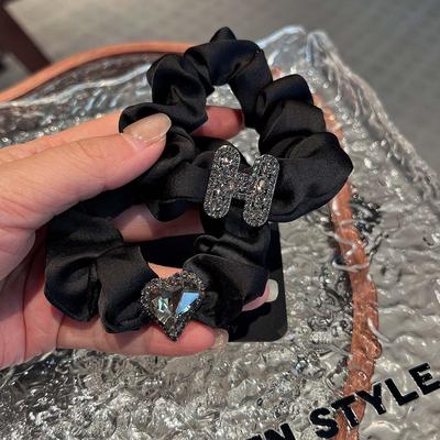 Korean Diamond 'H' Heart Headband for Autumn/Winter - Chic Hair Accessory for Ponytails and Elegant Hairstyles.