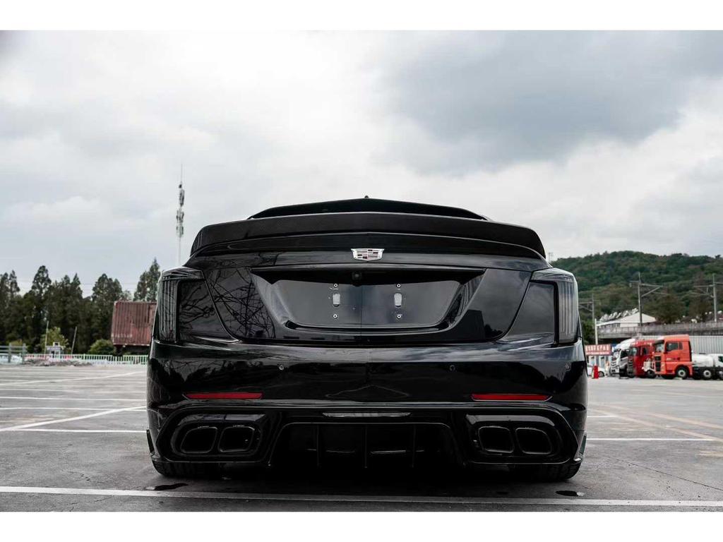 Langyu V-Style Dry Carbon Rear Spoiler for Cadillac CT5 Black Wing