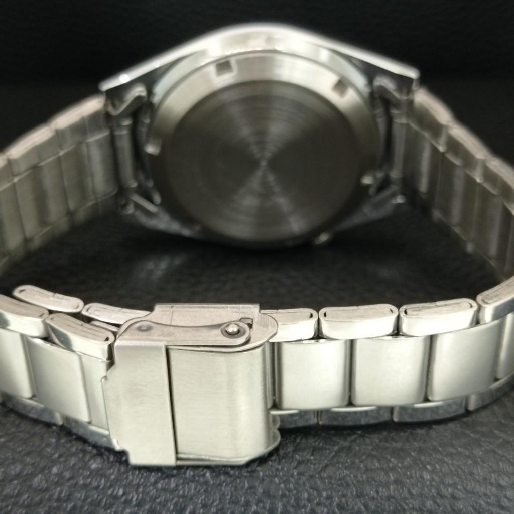 VINTAGE REFURBISHED SEIKO 5 AUTOMATIC JAPAN MENS SILVER DIAL WATCH a446151-1