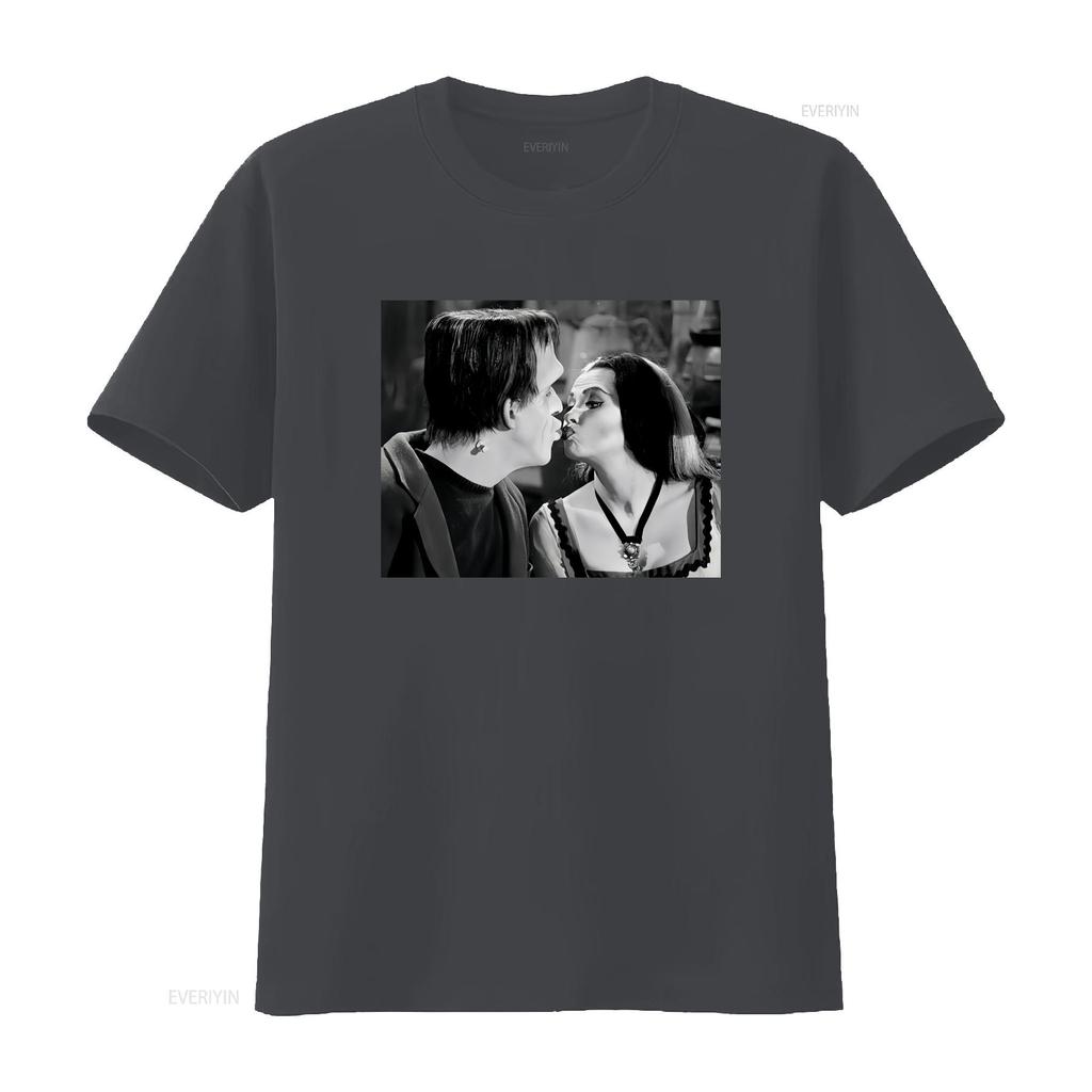 Lily and Herman Munster Kiss Classic Horror Frankenstein T Shirt 414 Vintage Washed Stretched Designer Clothes Homme Unisex
