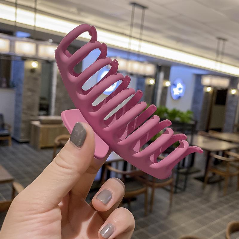 Großer französischer Retro-Klammer-Haarclip für elegante Damenfrisuren.