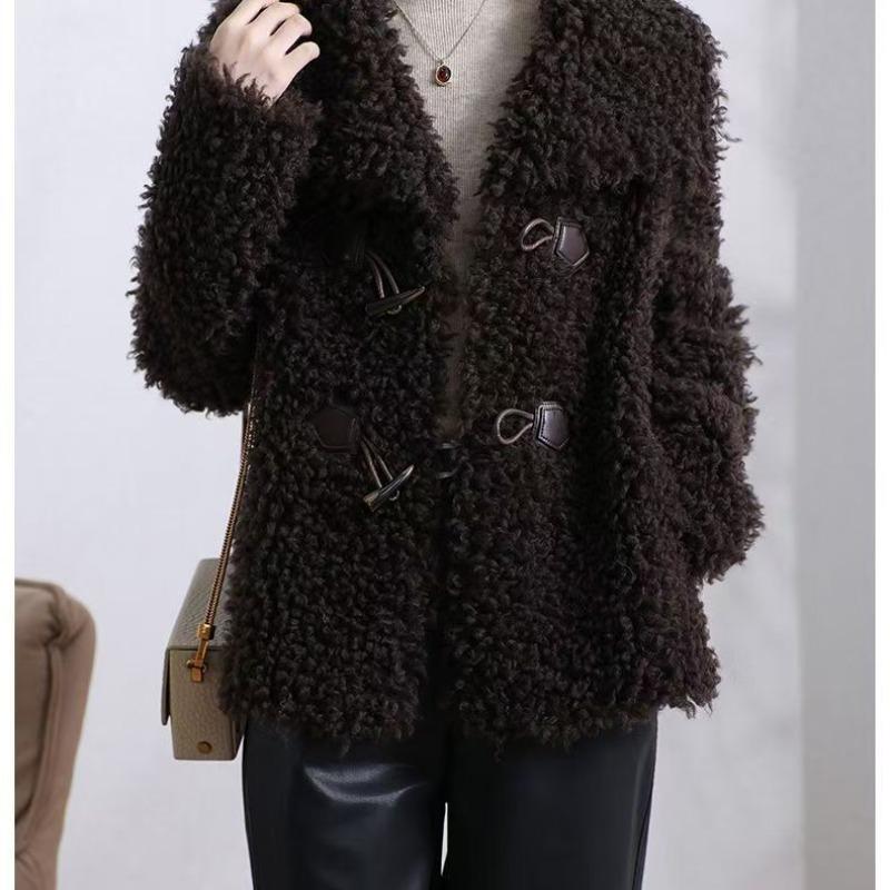 

Новая гранулированная меховая куртка короткая из стриженой овечьей шерсти осенне-зимняя женская меховая цельная куртка 3XL is suitable for about 70kg чёрный