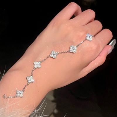 Four Leaf Grass Personalized Trend Flower Bracelet Light Luxury, High Grade, Elegant and Versatile Handicrafts