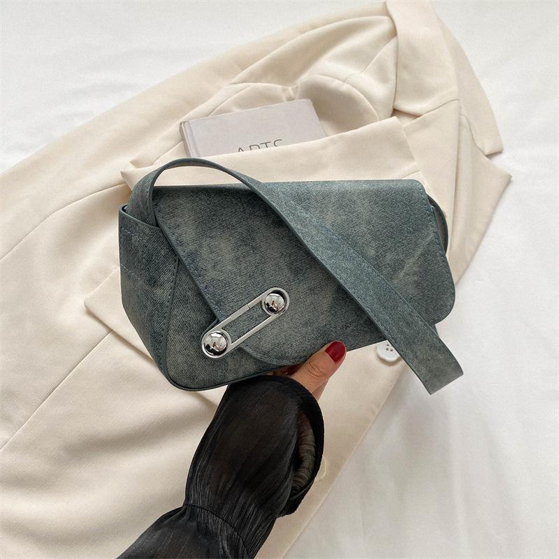 

New bag women s fashion simple shoulder bag 2024 summer personalized armpit bag women s bag casual trend small square bag