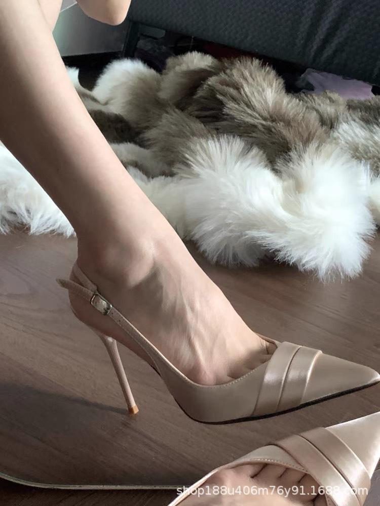 

2025 новая сумка голова сандалии женские шампанское тонкий каблук острый носок французский темперамент одно слово с высокими каблуками красивые 39