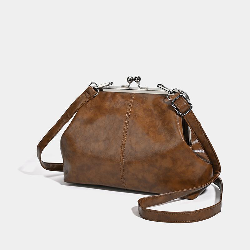 New fashion niche design large capacity messenger bag shoulder handbag versatile commuter women's bag bucket bag