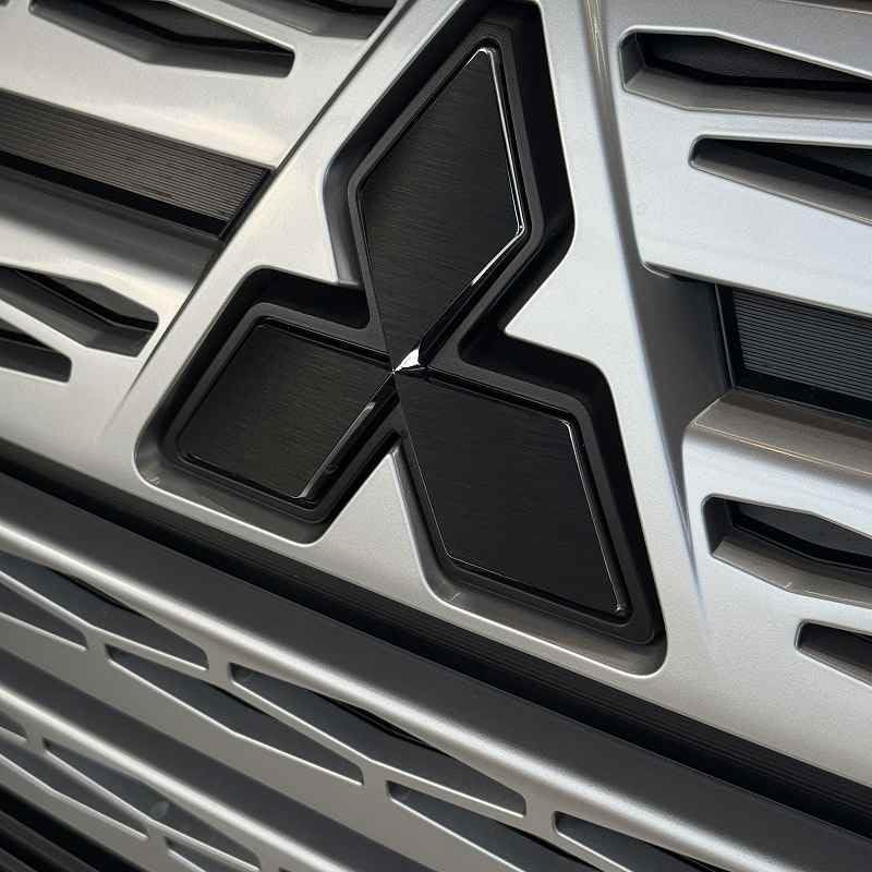 

Delica D5 Передняя эмблема Кастом Сиденье Три бриллианта (Линия роста волос, Передняя)