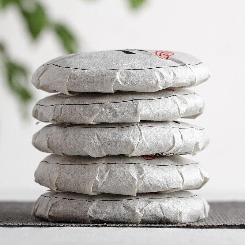 Yunnan Puerh Tee 50g Kleiner Yiwu Rohteekuchen Großer Baumtee