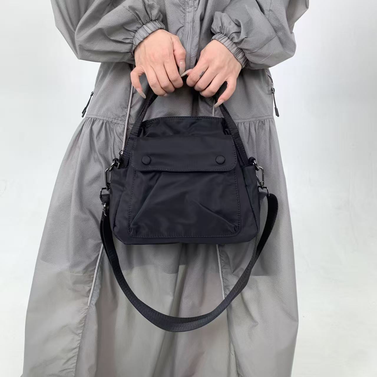 Fashionable Nylon Oxford Cloth Retro Handbag Front Pocket Personalized Retro Crossbody Shoulder Bag чёрный