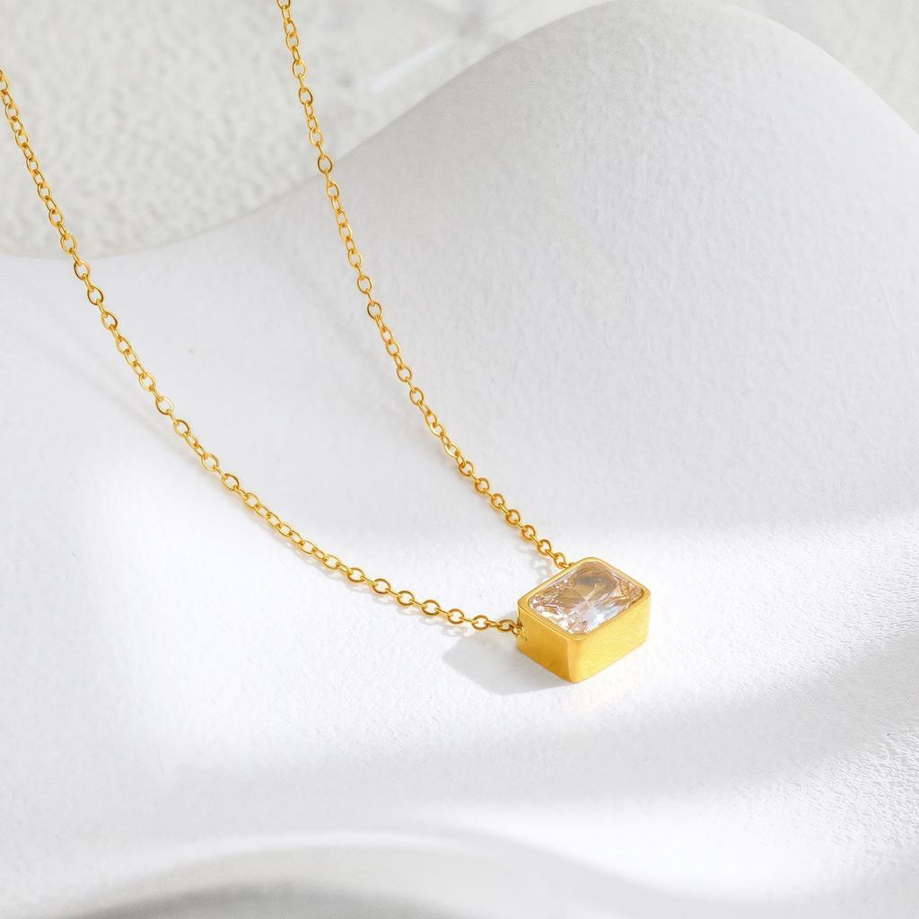 Niche Design Diamond Necklace Titanium Steel Plated 18K Gold Versatile Non-Fading Collarbone Chain