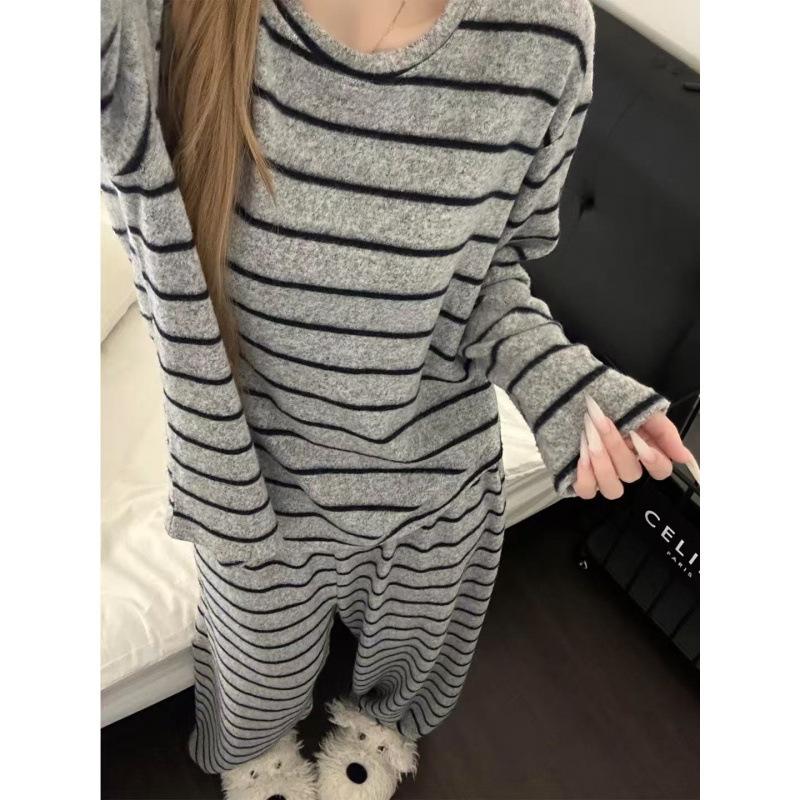

Korean striped design Sende velvet pajamas women s autumn and winter thickened loungewear suit can be worn outside in stock M