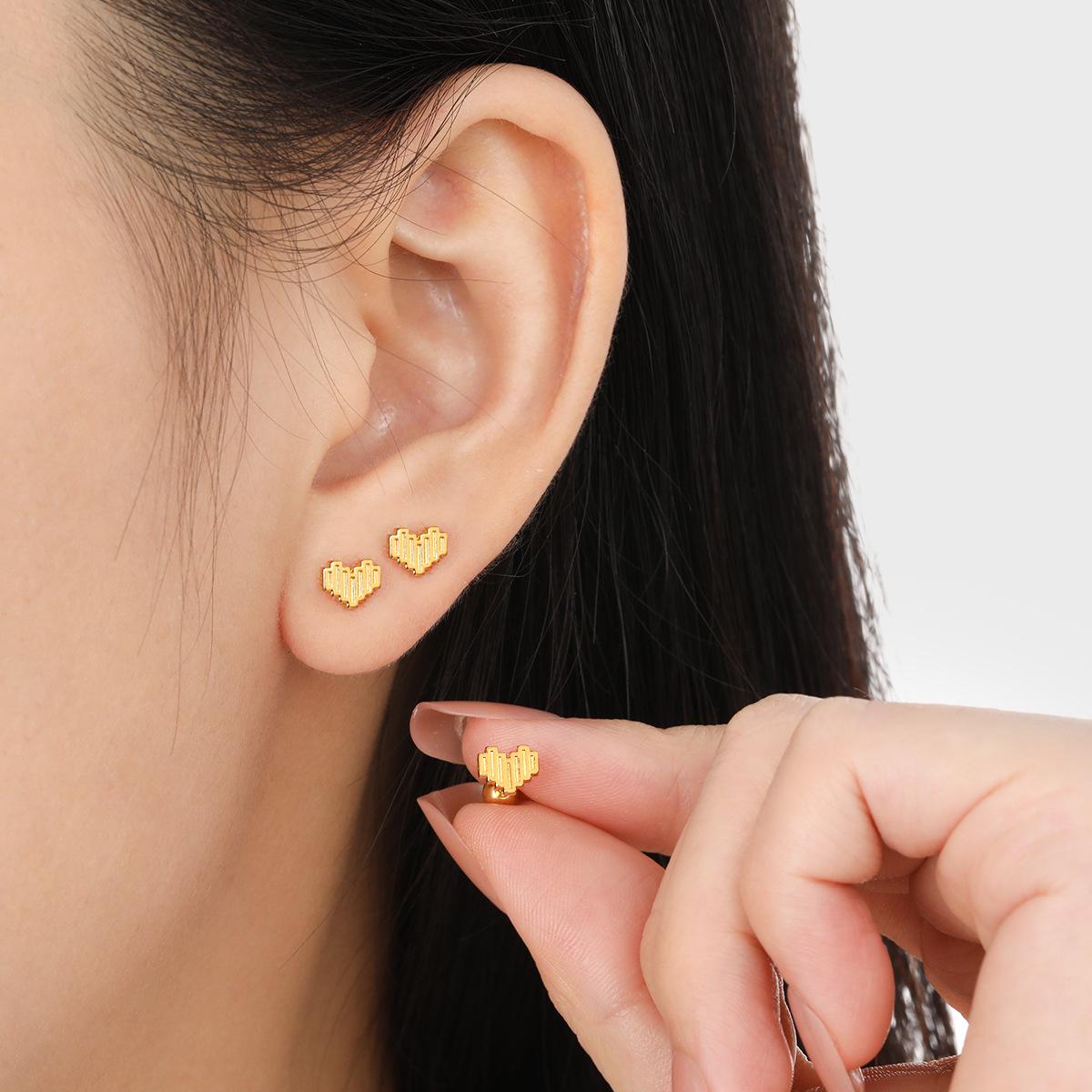 

Korean Simple Fresh Striped Heart-Shaped Titanium Steel Earrings