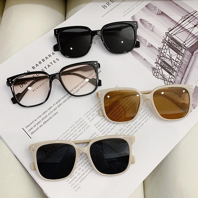 2025 Retro Square Frame Unisex Sunglasses – Trendy Fashion with Rice Nail Accent
