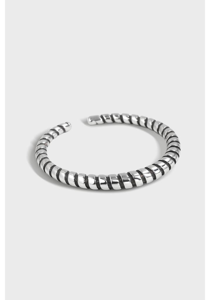 Retro Blackened S925 Sterling Silver Women's Ring: European-Style with Thai Silver Threaded Design