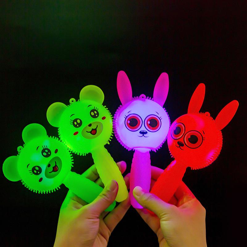 Svítící rukojeť Králík Medvěd Mačkací a volající hračka Hudební hůlka Chrastítko Toet Chrastítko Zvuk a světlo Jsou světla Gumová hůlka