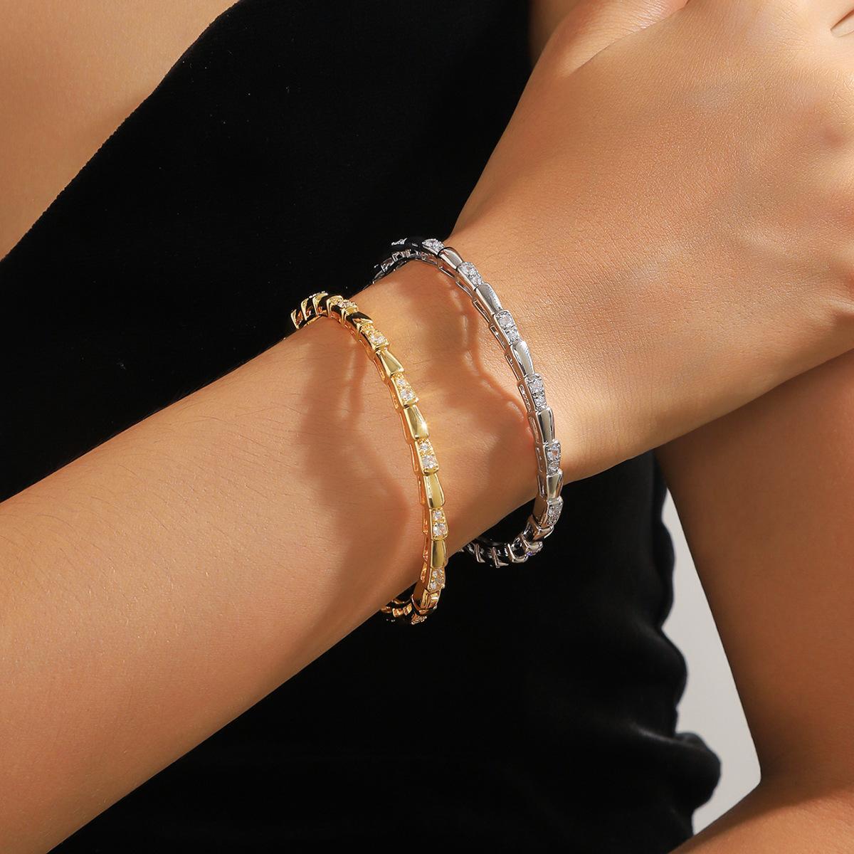 

V gold plated Mi gold CNC Seiko diamond snake bone bracelet diamond inlaid European and American versatile bracelet female factory direct sales V gold material рожевий колір золота