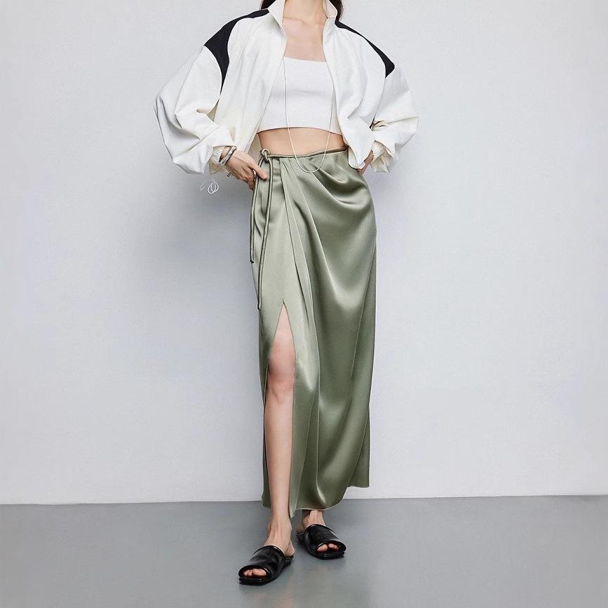 

Women s High Waist Satin Midi Skirt with Slit Large зелений