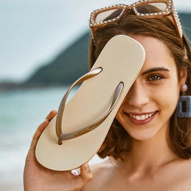Mode Neue Sommer-Flip-Flops für Damen Rutschfeste Modische Sandalen für Outdoor-Bekleidung Flachsohlige Zehensteg-Strandschuhe Damenschuhe