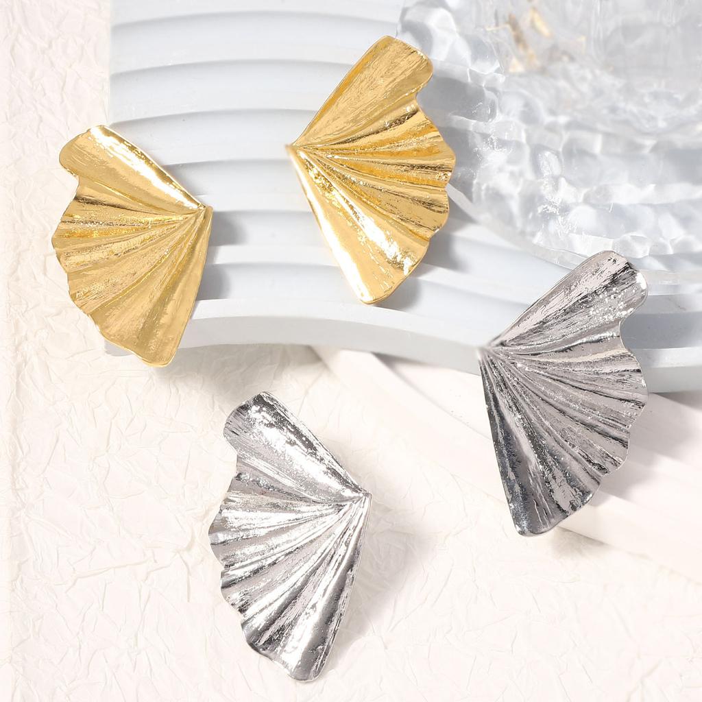 Exaggerated sense of high-end Vintage fan-shaped leaf temperament stud earrings simple and versatile cold wind