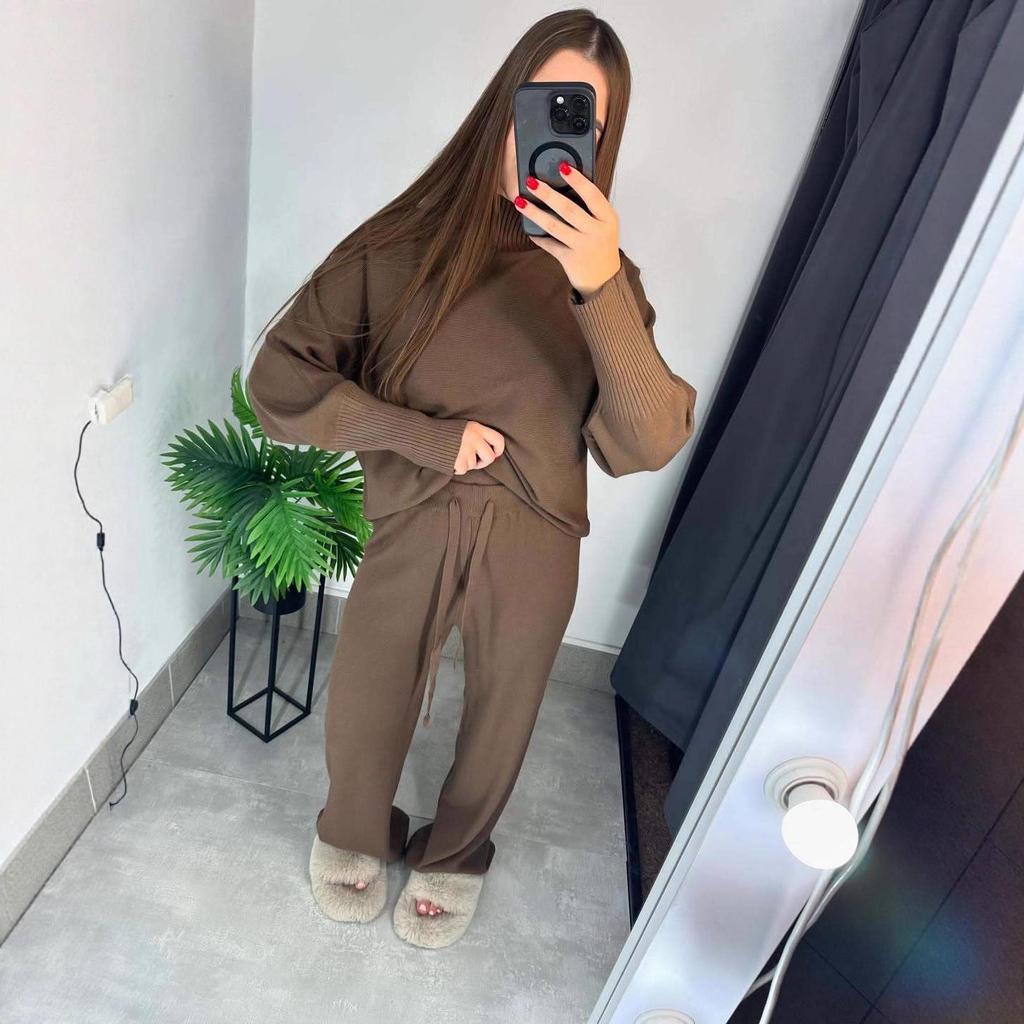 2025 Fall Women's Sporty Casual Two-Piece: Long-Sleeve Top & Loose Pants