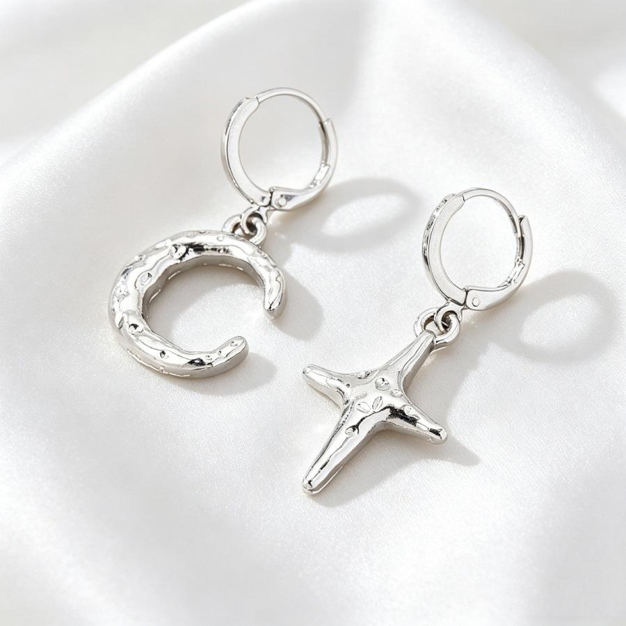 European and American jewelry, geometric cross, crescent moon, metal design, earrings, versatile, high-end, niche earrings, women