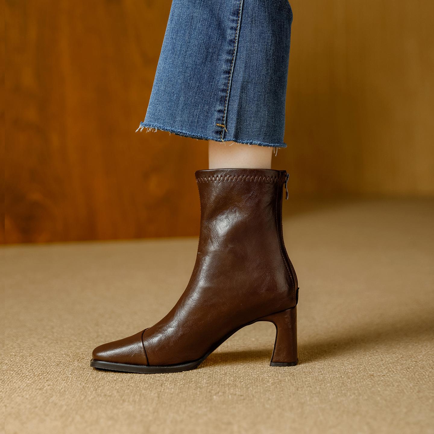 

Ботильоны на высоком каблуке с квадратным носком, эластичные, тонкие, женские, новые осенне-зимние 2025 года, из бархата, простые и универсальные, на толстом каблуке, в стиле ретро, для работы, короткие ботильоны 40