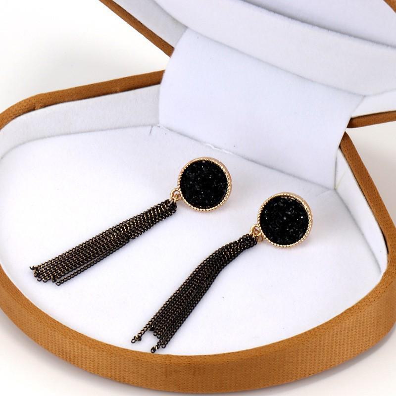 Retro Black Chain Tassel Earrings: Bold, Niche Design for Women