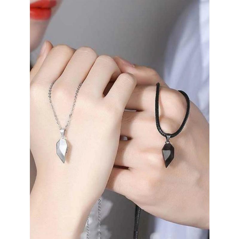 Couple Pendant, Wishing Stone Magnet Necklace Set, Black and White Peach Heart Three-stone Necklace.