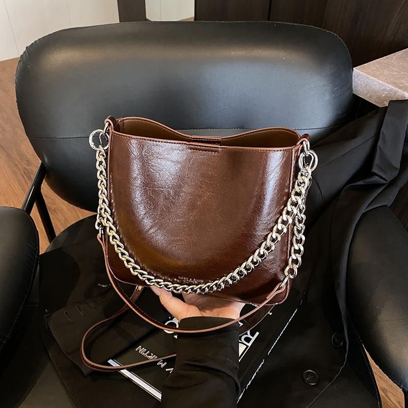 Premium retro bag women's 2025 new trendy fashion texture shoulder underarm bag commuter messenger bucket bag