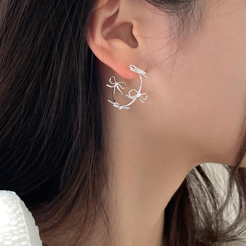 Metal Empty Bow Stud Earrings Female Niche Design Sense Simple And Elegant High-End Fashion Versatile Earrings