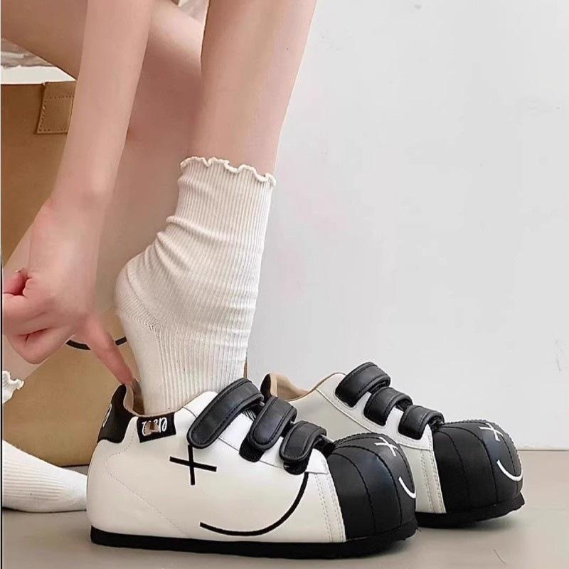 

Туфли на липучках женские 2025 новые маленькие кеды модные универсальные студенческие повседневные спортивные белые туфли 40 чёрный