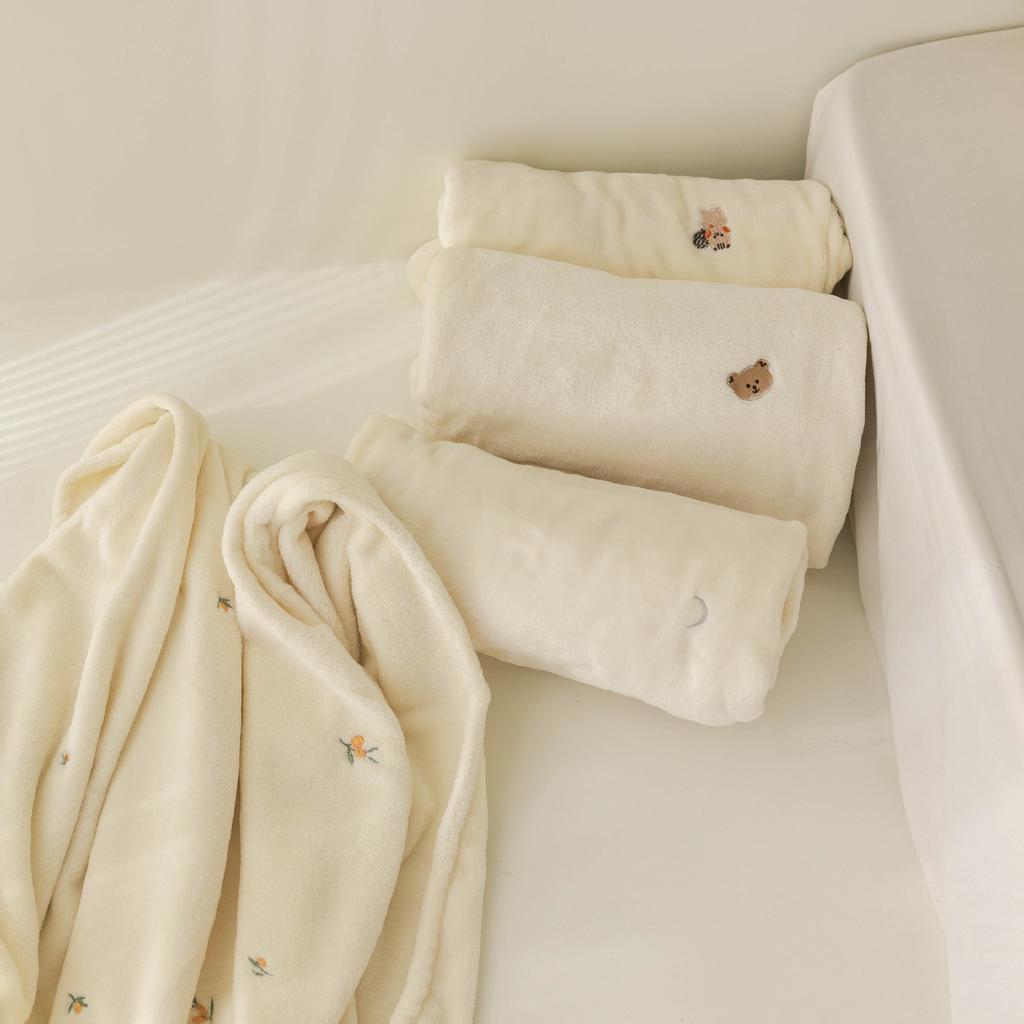 Fleece Babyfilt Nyfödd Höst Vinter Inbäddningsfiltar Mjuk Varm Barnvagnsöverdrag Sängkläder Björnbroderi Babytillbehör