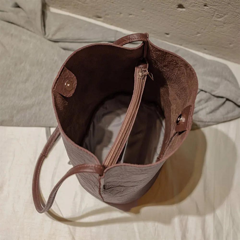 Women's Tote Bag Fashi PU Handbag Retro Stylish Shoulder Bag Spacious Versatile Fashi Bucket Bag For Travel Shopping