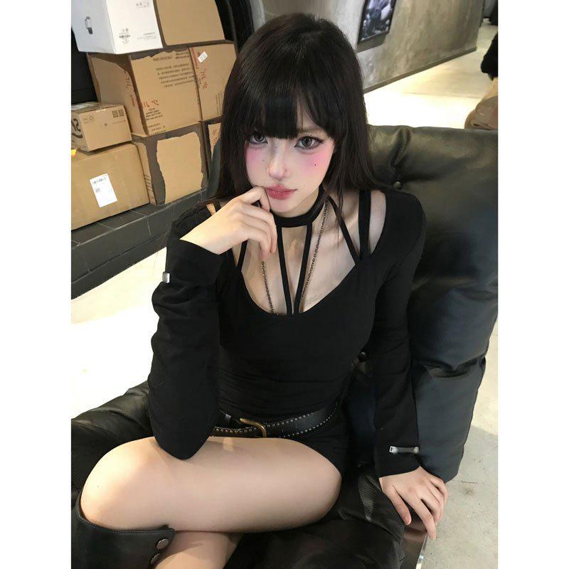 Waist-Cinching Halter Neck Bodysuit: Sexy, Slim-Fit Long-Sleeve T-shirt for Spring 2025.