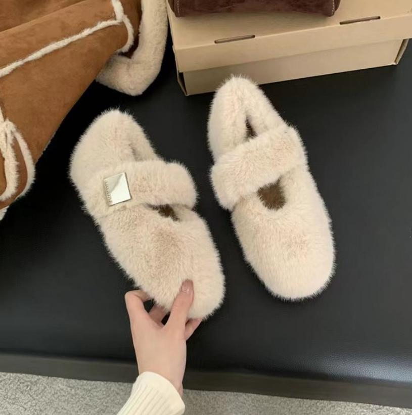 Мода 2024 года новые стильные пушистые меховые женские зимние теплые уличные туфли плюшевый дизайн белые зимние сапоги элегантные женские балетки 40 2784₽