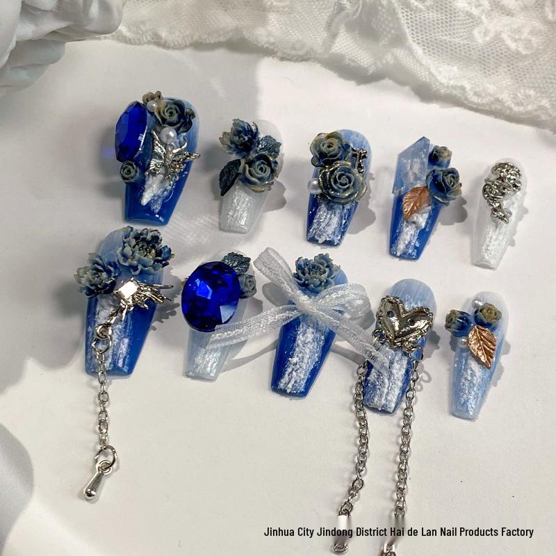 

2025 Blue Enchantress Gradient Rose Nail Patches – New Year Whitening Edition M