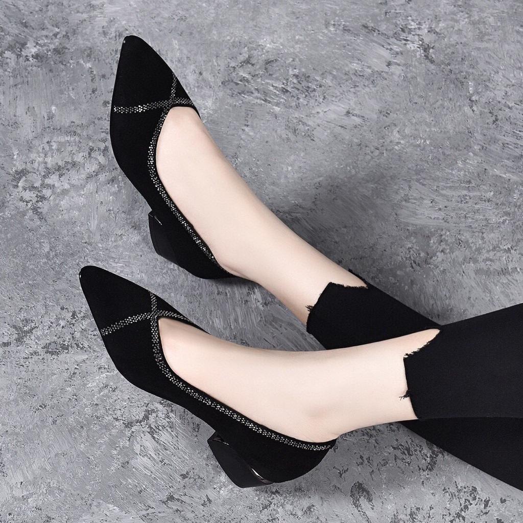 Pointed Single Shoes Women's Spring New Rhinestone Sheepskin Temperament Low Heel Women's Shoes Women's Black Work Shoes