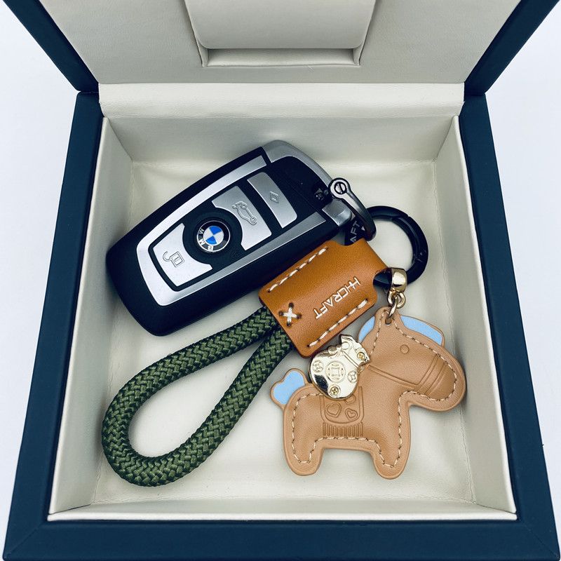 Handmade Leather Car Key Chain Pendant, Exquisite and Simple, Personalized Key Chain Rope for Men and Women
