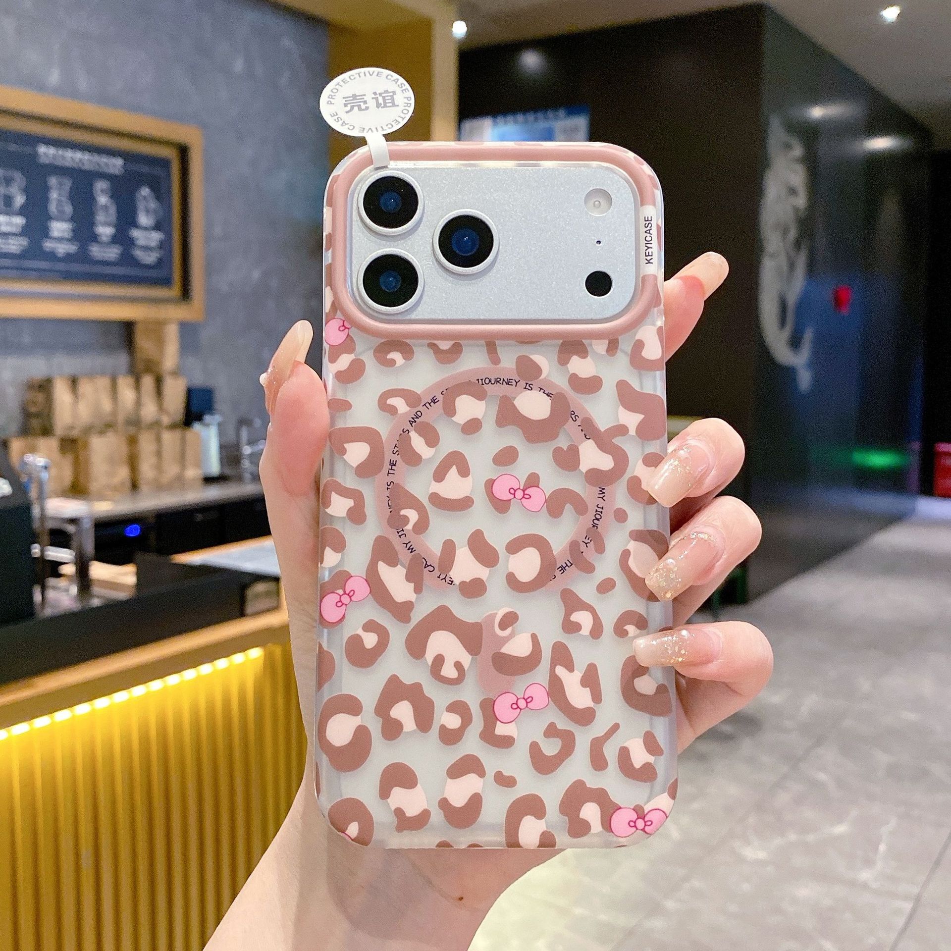 Leopard print series is suitable for iPhone Cameng magnetic mobile phone case skin feeling IMD Apple 16 upgrade Ai button iPhone17 Pro Max