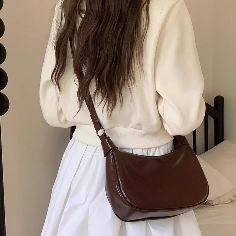 Niche Design Underarm Bag Women's New Fashion Versatile Crescent Bag Messenger Bag Simple Commuter Shoulder Bag