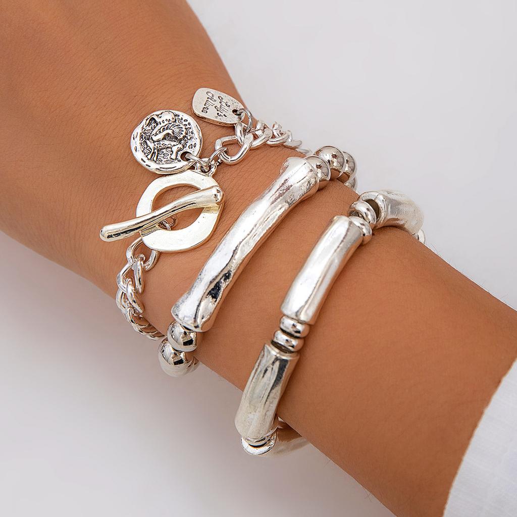 Fashion Metal Love Pendant Beaded Bracelet Set, Sweet And Cool Round Bead Chain Stacked Bracelet Woman