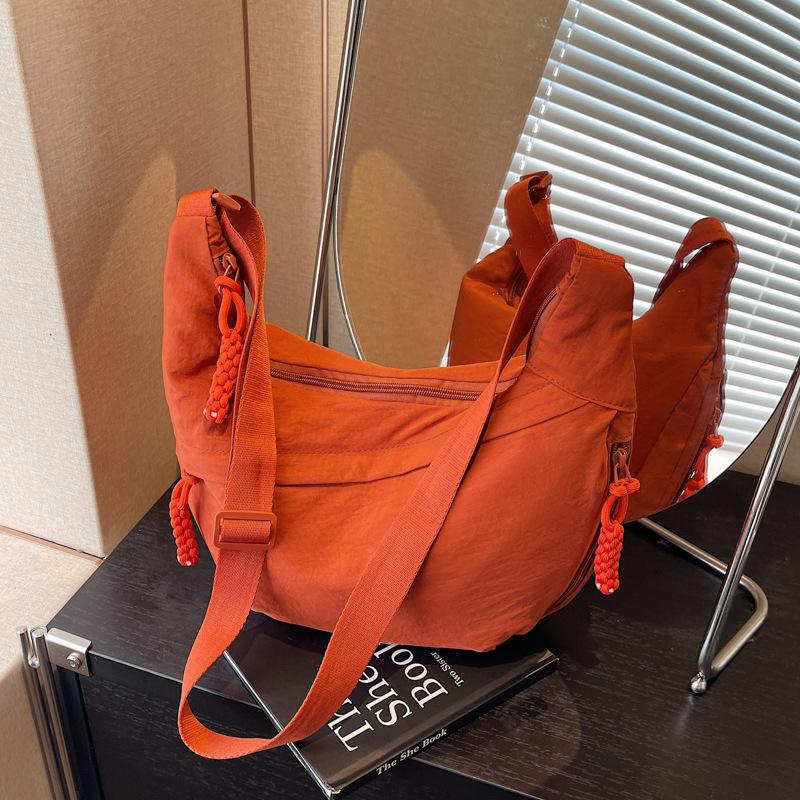 Casual dumpling bag, high-quality texture versatile large-capacity messenger bag, women's new class commuter bag